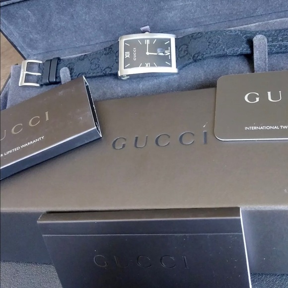 Gucci 8600m mens watch. MRSP:$1350 - Picture 1 of 7